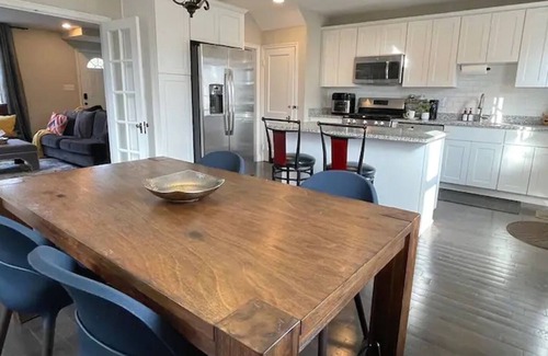 Hillen House | Spacious and Serene Baltimore Townhome