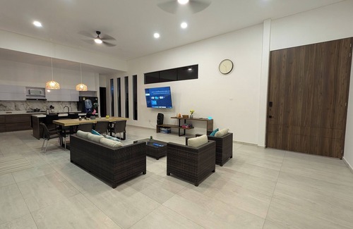 Chinauta House | Spacious and serene space with private pool, A/C, Wifi, BBQ, Private Condominium