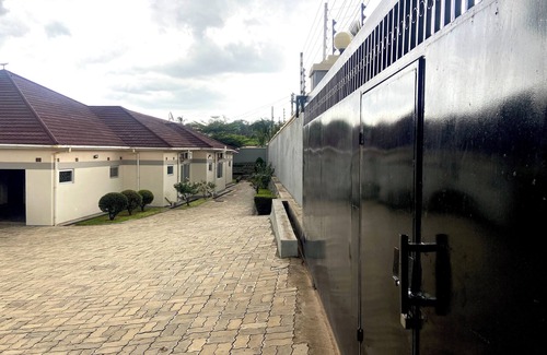 Blantyre House | Spacious and staffed 4-bedroom house with WiFi and AC in Blantyre