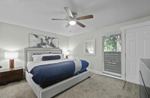 Arlington Apartment | Spacious and Stylish Apartment right by AT&T Stadium!
