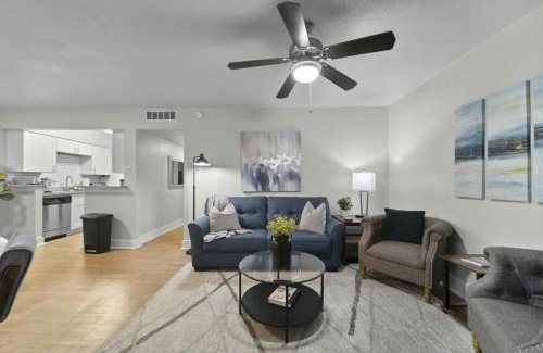 Arlington Apartment | Spacious and Stylish Apartment right by ATT Stadium!