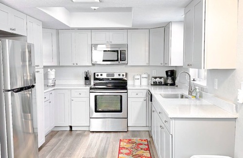 Walsingham House | Spacious And Stylish Interiors With Outdoor In Ground Pool!