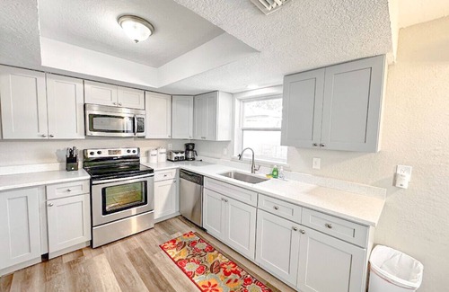 Walsingham House | Spacious And Stylish Interiors With Outdoor In Ground Pool!