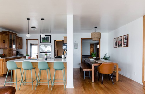 Fox Lake House | SPACIOUS and Stylish Lakefront Retreat, Views, Fireworks!, Fire pit