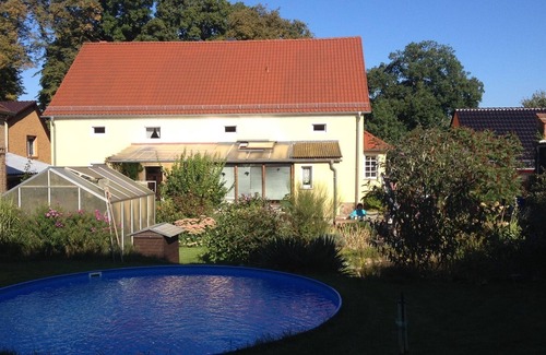 Linow Apartment | spacious apartment in an old 4-sided courtyard in an absolutely quiet location