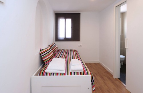 Arenys de Mar Apartment | Spacious Apartment for 2 with Balcony