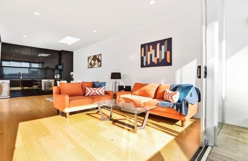 Auckland Central Business District Apartment | Spacious Apartment next to Victoria Park + Heatpump, Carpark