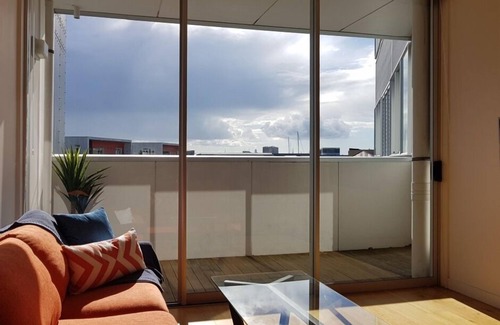 Auckland Central Business District Apartment | Spacious Apartment next to Victoria Park + Heatpump, Carpark