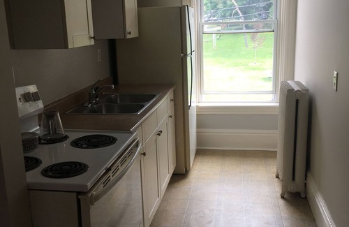 Brockville Apartment | Spacious apartment: close to everything Brockville has to offer!n