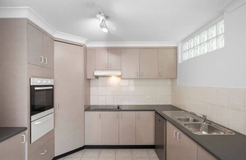 Upper Mount Gravatt Apartment | Spacious apartment close to everything, private, secure, and Queensland weather