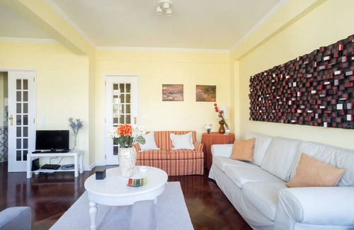 Belem Apartment | Spacious apartment in Belém. Family sized retreat, walking distance to monuments