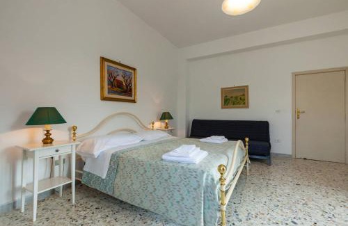 Ceraso Apartment | Spacious apartment in Ceraso with mountain view