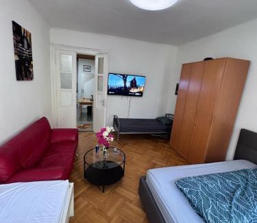 Stuwerviertel Apartment | Spacious apartment in Praterstern Area ES