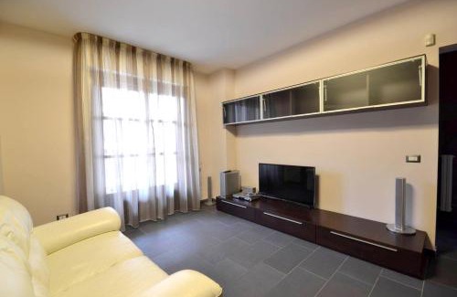 Vercelli Apartment | Spacious apartment in Vercelli with terrace and garden