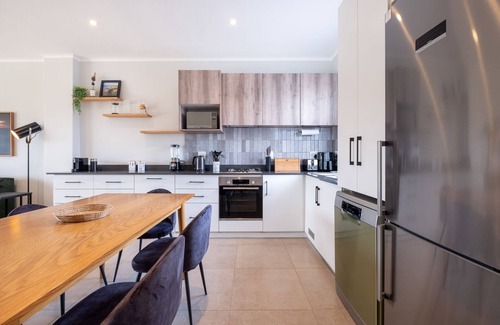 Salt Rock Apartment | Spacious Apartment in Zululami l Pool