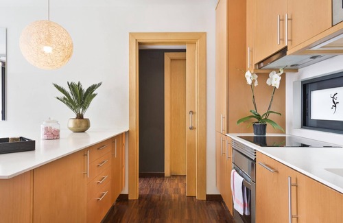 Sant Gervasi Apartment | Spacious apartment near Teknon with small terrace for 4 people - WiFi