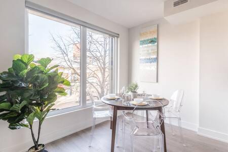 High Park-Swansea Apartment | Spacious Apartment Near High Park