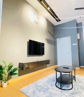 Kuantan Apartment | Spacious Apartment near IIUM Medical Centre, ECR & Teluk Cempedak with Smart TV & Pool