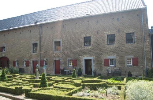 Mesch Apartment | Spacious Apartment near Town Center in Mesch