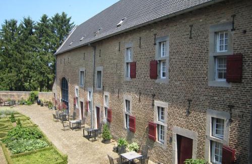Mesch Apartment | Spacious Apartment near Town Center in Mesch