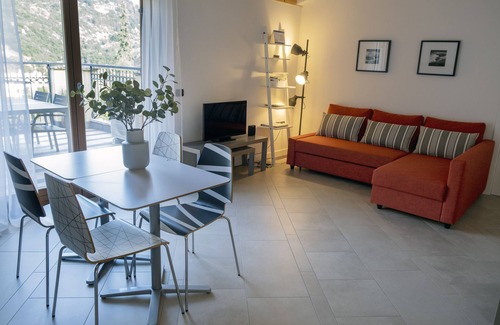 Arco Apartment | Spacious apartment near the Arco castle with mountain views