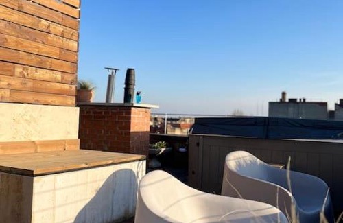 Palace District Apartment | Spacious apartment with shared jacuzzi/private terrace