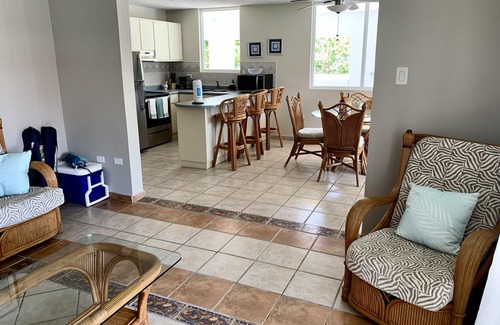 Guayabos Apartment | Spacious apartment with sea views, everything you need to spend your vacations.
