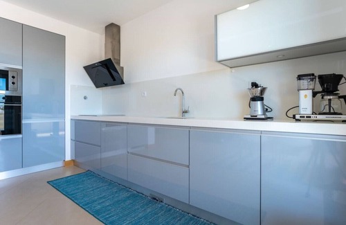 Ameijeira Apartment | Spacious Apartment with Sea View | Swimming Pool!
