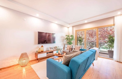 Sacavem Apartment | Spacious Apartment with Terrace near Lisbon Airport
