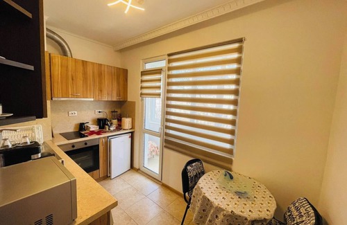 Hristo Botev Apartment | Spacious apartment with WiFi, AC in vibrant Varna