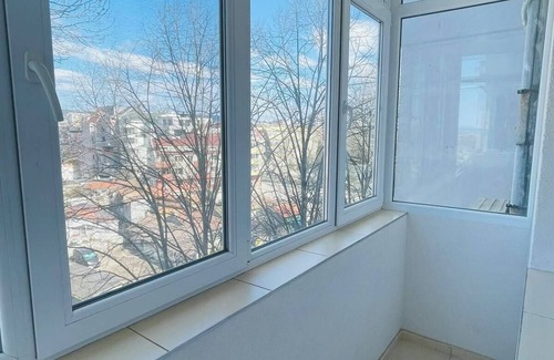 Hristo Botev Apartment | Spacious apartment with WiFi, AC in vibrant Varna