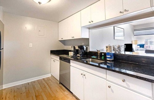 Downtown Apartment | Spacious Apt Downtown with Gym