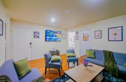 The Heights Apartment | Spacious Apt near NYC 6BR Family-Friendly & Modern Amenities
