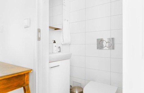 Punavuori Apartment | Spacious apt on Tranquil Courtyard