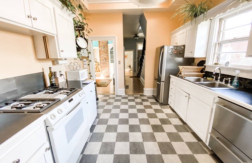 East Lawrence House | Spacious, Artsy, Historic Downtown Home