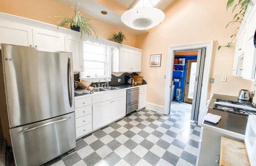 East Lawrence House | Spacious, Artsy, Historic Downtown Home