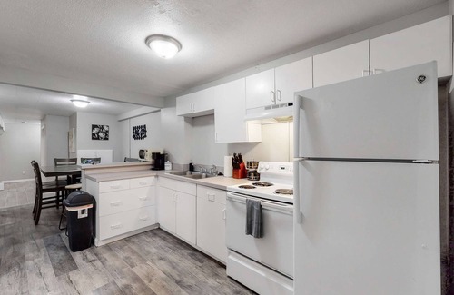 Willow Park House | Spacious Aurora Updated Lower Unit with King Beds