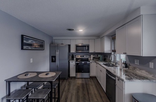 Englewood House | Spacious Backyard & Pool Retreat - 5 Mins to Beach