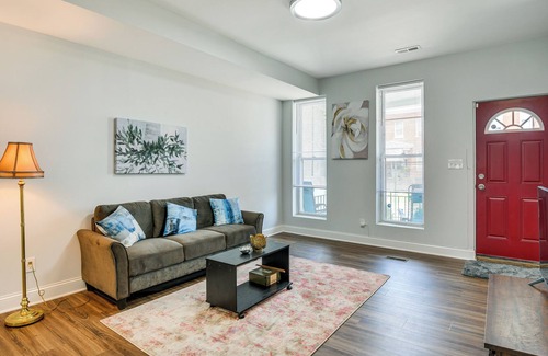 Greenspring House | Spacious Baltimore Row House w/ Deck + Fenced Yard
