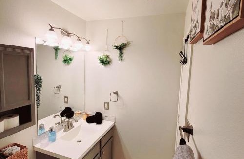 San Antonio House | Spacious Bandera Family Fun House with King bed