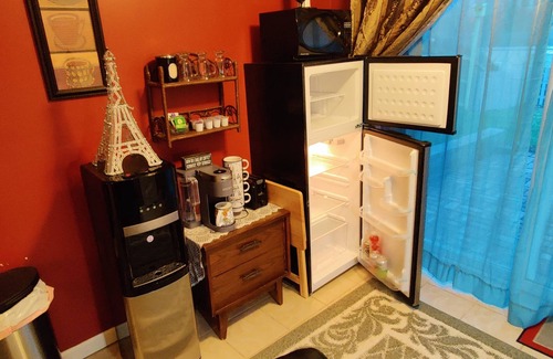 North Central Omaha House | Spacious Basement with Private Walkout Entrance! Massage Chair, Desktop PC.