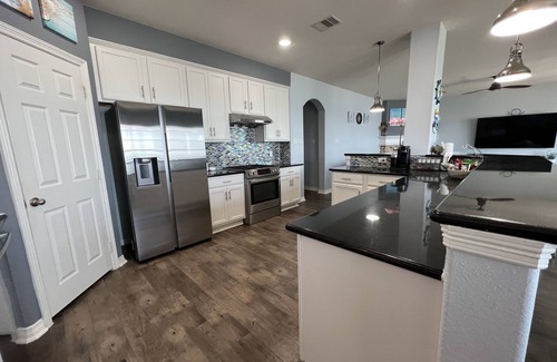 Seabrook House | Spacious beach house - bay front and lake view