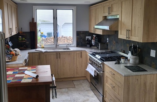 Branford House | Spacious Beach House Summer Island, Kayaks, Bikes, Sauna, Private Beach Access
