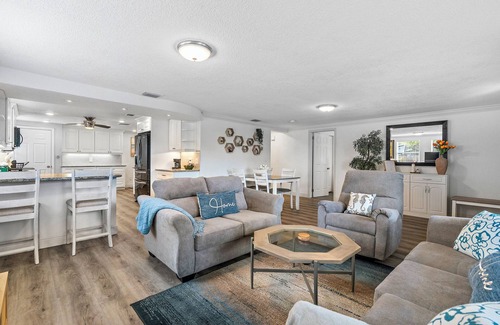 Anona House | Spacious Beach Retreat Near Clearwater & Indian Rocks