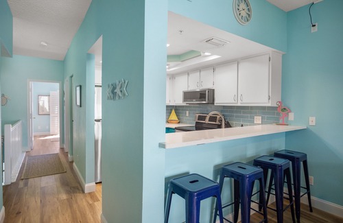 Island Estate House | Spacious Beach Townhouse w Pool & short Walk to the Beach! 30 Day+ Rental