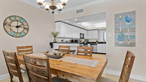 Ono Island House | Spacious Beachfront Retreat - Sauna Pools & More