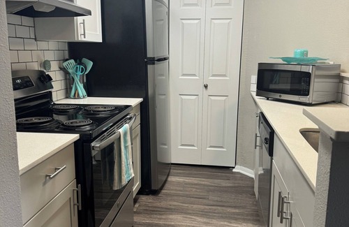 Dunwoody Apartment | Spacious Beautiful condo