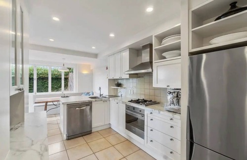Parnell Villa | Spacious & beautifully appointed Parnell Villa with amazing city viewsnn