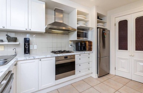 Parnell Villa | Spacious & beautifully appointed Parnell Villa with amazing city viewsnn