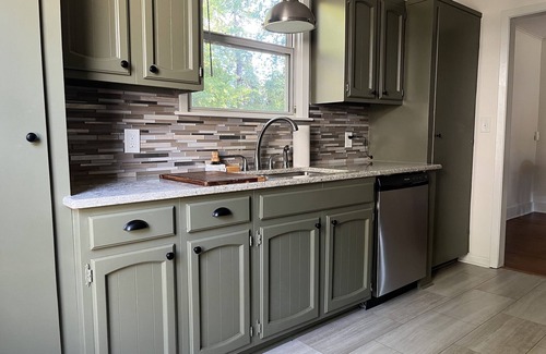 Monroe House | Spacious Bohemian Bungalow. Pet-friendly & centrally-located w/play nook!